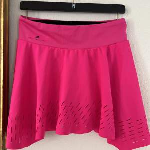 Stella McCartney Adidas skirt skorts for Tennis and Padel. New and unused with all remaining tags.