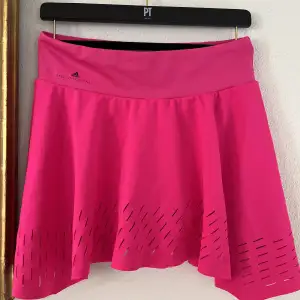 Stella McCartney Adidas skirt skorts for Tennis and Padel. New and unused with all remaining tags.