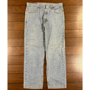 Levis 505 Jeans 34/30 - Snygga vintage Levis jeans i storlek 34/30! Bara att skriva om du undrar över något🙏