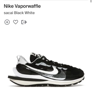 Nike Vaporwaffle sacai Black White  - Storlek eu 43 men skulle säga att den är 42. Änvänt typ 2 gånger och är i ny skick.Pris kan diskuteras✨