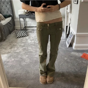 Hm jeans  - Säljer dem super populära Hm byxorna som är slutsålda. Supersnygga och i superbra material +unika och lågmidjade  (i den svarta modellen) 