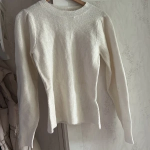 Tröja  - Oanvänd stickad tröja från HM i storlek Xs