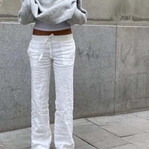 Alobha linnebyxor - Säljer dessa alobha linnebyxor storlek Xs använda fåtal gånger. Skriv för egna bilder❤️ BUD: 1000kr