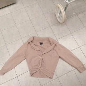 Otrogen äckelkofta - Varan bara av en som skulle bli min fru men fuckade till sitt liv på ett sätt hon inte riktigt är kapabel att förstå. Svårt att förklara men jag säljer iallafall allt hennes skit hon ignorerat att hämta 