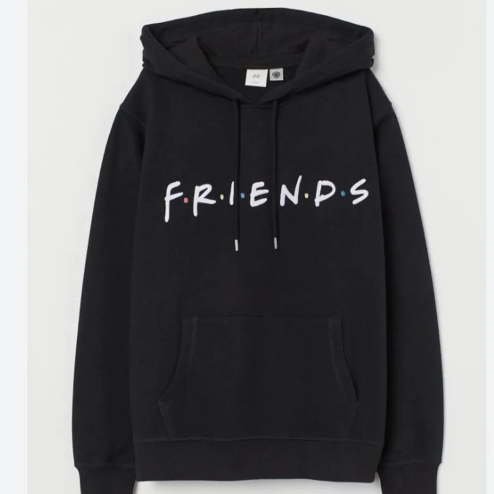 Säljer min Friends hoodie från HM, då den är för liten.. Toppar.