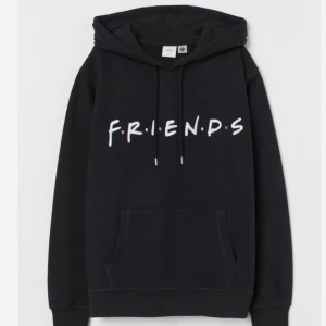 Friends hoodie  - Säljer min Friends hoodie från HM, då den är för liten.
