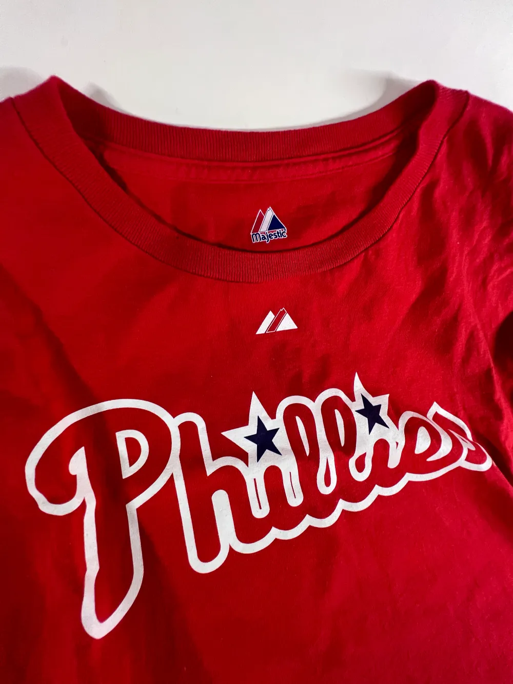 Philadelphia Phillies Roy Halladay t-shirt. Roy Halladay har spelat med the Phillies, mellan 2010-2013. På Majestic t-shirt.. T-shirts.