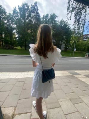 Volang tröja  - Från newyorker. Så fin😻 använd på skolavslutningen bara😘storlek M men sitter som XS-S
