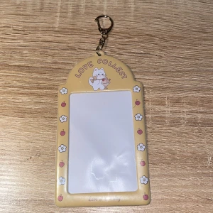 Photocard holder - Säljer min photocard holder, inga skador o passar perfekt till Kpop stans!:) pris kan diskuteras vid vissa tillfällen, hör av dig vid nån fråga<3