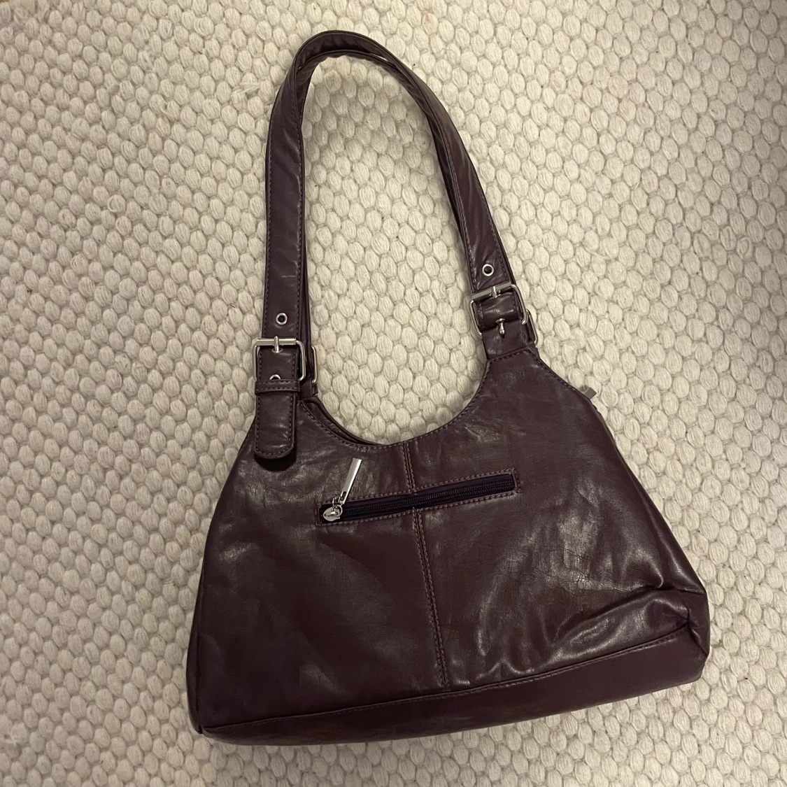 lila axelväska  - 91