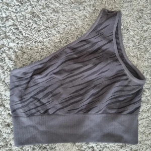 Träningstopp - Knappt använd, bra skick