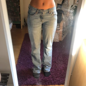 Lågmidjade jeans  - Bra skick, ljusblå, lågmidjade. 