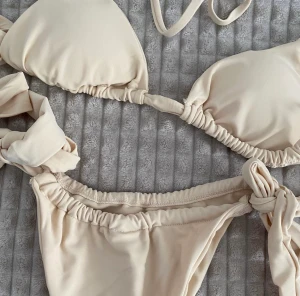 Bikini  - Bikiniset från aqua tropic swimwear, endast testat. Köpt på Tise säljes pga fel storlek för mig, liten S