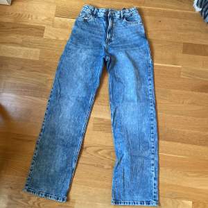 Säljer dessa high waist jeansen från Lindex (modell vanja) eftersom de är för små och kommer inte till användning😊 använt en till två gånger och är nytvättade 