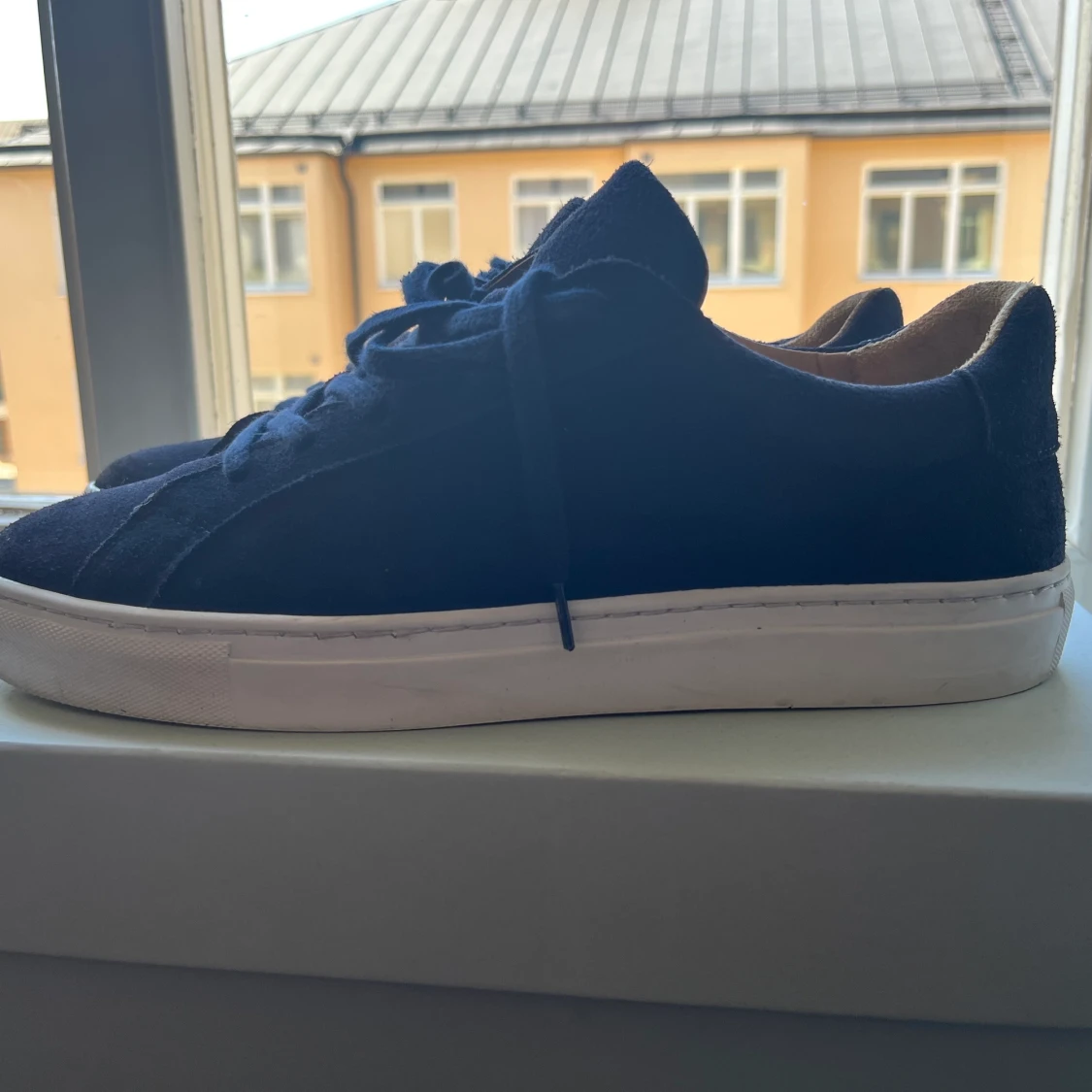 A days march ”sneakers”