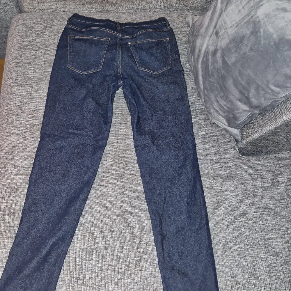 Jeans i storlek 158 köpt i zalando. Dom är mörkblåa.. Jeans & Byxor.