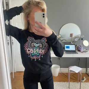 Kenzo tröja - Jättebra skick! Använd några gånger. Köptes för ca 1600kr 💓 passar mig som är xs/s perfekt 