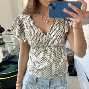 Topp!  - Så söt topp i satin liknande material❤️