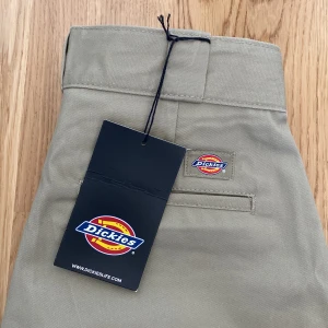 Dickies - Dickies byxor, storlek w28, i nyskick med prislappen på :)