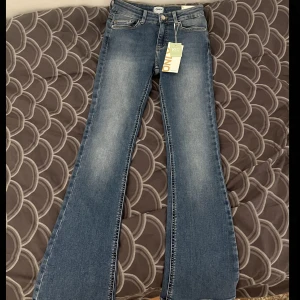 Jeans - Jeans av märket only i storlek s/30. orginal pris: 449kr. Helt oanvänd. Säljer för att jag inte var nöjd med hur dem såg ut men kunde inte returnera.
