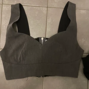 Fest topp från NA-KD  - 50kr (köparen står för frakten)