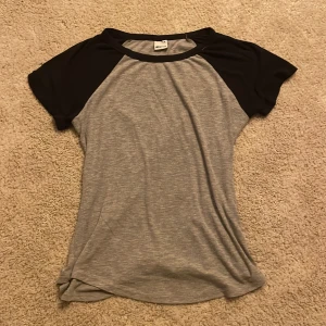 Tröja - Strechig t-shirt i mjukt tyg!