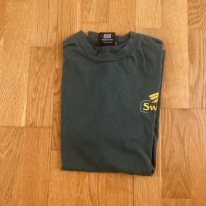 Sweet Sktbs T-shrirt - Skick 9/10, storlek M