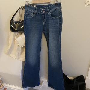 hm jeans - dessa populära jeansen från hm i den mörka färgen. 💕(endast testade)