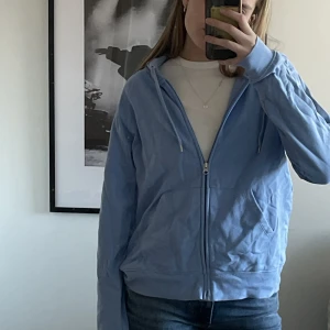 Zip-up - Hoodie från hm💙
