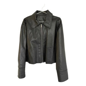 Läderjacka - Läderjacka i storlek small. Sparsamt använd.