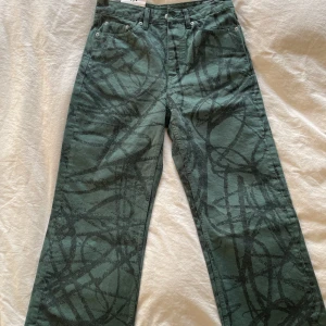 HOPE jeans - Säljer mina fina drop jeans från Hope då dom är för stora för mig, strl 27. Nypris 1800kr, helt oanvända 🫧
