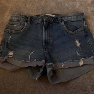 Zara shorts - Så fina zara shorts säljer de pga att de är för små för mig men verkligen så fina.