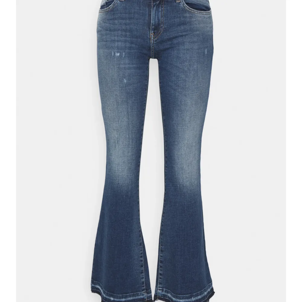 Dessa slutsålda jeans från only som tyvärr inte kommer till användning 💞 Skriv för flera bilder. Jeans & Byxor.