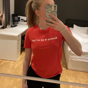 Röd t-shirt från only - Helt ny t-shirt från only som inte kommer till användning ❤️
