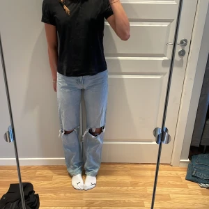 Gina jeans - Säljer mina blåa högmidjade jeans från Gina då de tyvärr är för små för mig. Frakt ingår ej💗