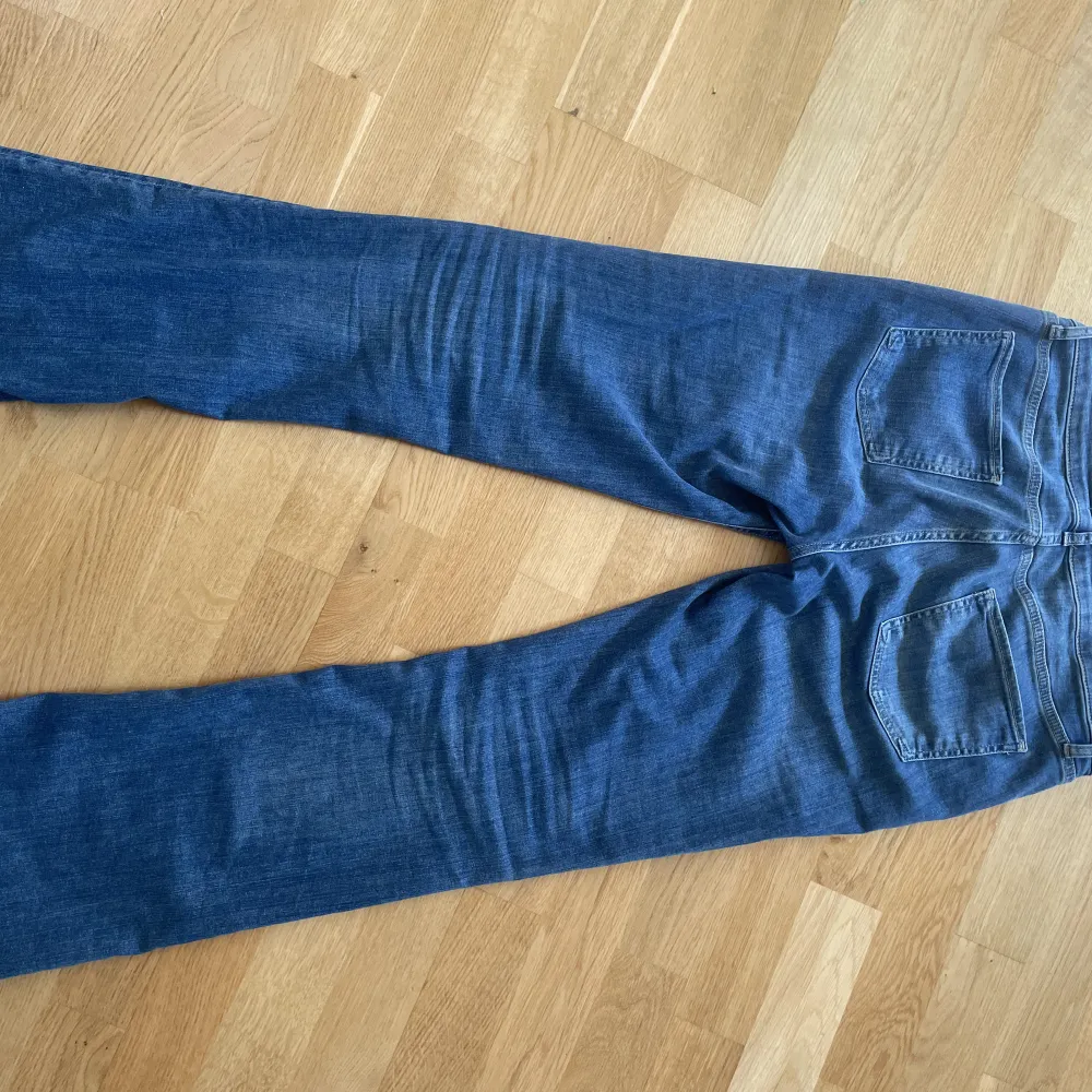 Hel nya Zara bootcut jeans . Jeans & Byxor.