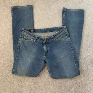 Lågmidjade bootcut jeans från lee. 💙👖  