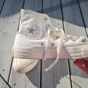 Converse - Superfina convers, säljerv  pga av för små.  Storlek 37.5 Pris kan diskuteras