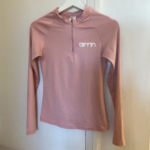 Träningströja  - Tunn långärmad träningströja från aimn i bra skick💗
