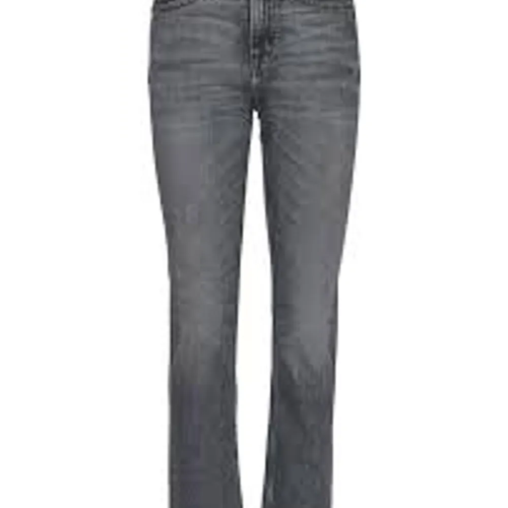 • Mycket lite använda, bra kvalitet • Köpta på Sthlm blv • Nypris: 1500kr . Jeans & Byxor.