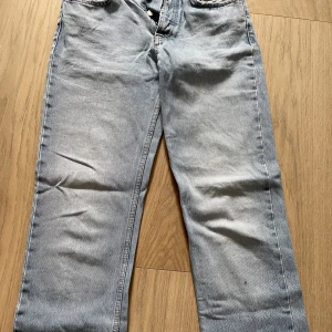 Straight jeans från zara - Straight jeans från zara i storlek 36.  Säljs då de inte passar mig. Pris går att diskuteras vid snabb affär💘