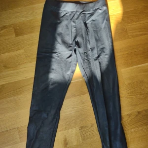 Byxor -  Jättestretchiga byxor som sitter perfekt.