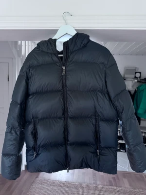 Colmar vinterjacka  - Säljer min Colmar jacka i strl 52 (motsvarar L) i fint skick 