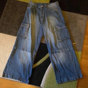 Jeans Cargo - riktigt baggy från weekday som de inte säljer längre