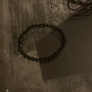 Armband  - 15 kr för frakten om man köper privat annars kan man köpa genom köp nu 