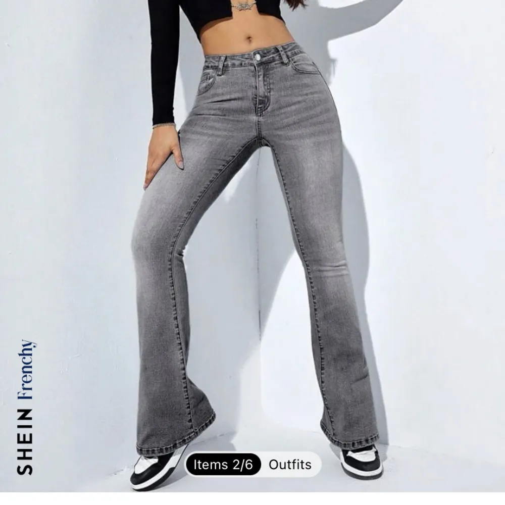 Säljer de här jeansen från shein, köpte nyligen de men de är lite för tighta för min smak❤️köpt för 260❤️skriv privat för fler bilder och pris kan diskuteras ❤️❤️. Jeans & Byxor.