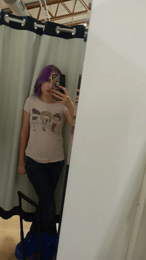 Rosa tröja - Fin tröja köpte Second hand. Använder inte mycket. Lite tajt vid armhålorna 