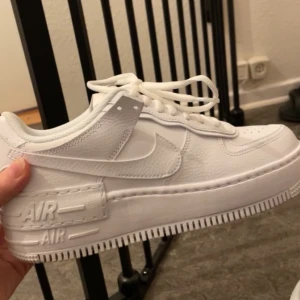 Nike Af1 Double Vision Stl 37,5 - Säljer dessa åt min vän, helt nya, endast använda 3 ggr, köpta på zalando för 1445 kr