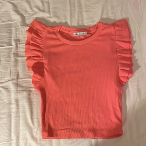 Zara tröja med volanger - Jätte fin nästan aldrig använd zara tröja stl s/26 