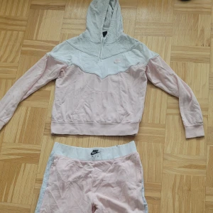 Nike dress  - Nästintill nyskick  Storlek s-l Sydda på 2 ställen 